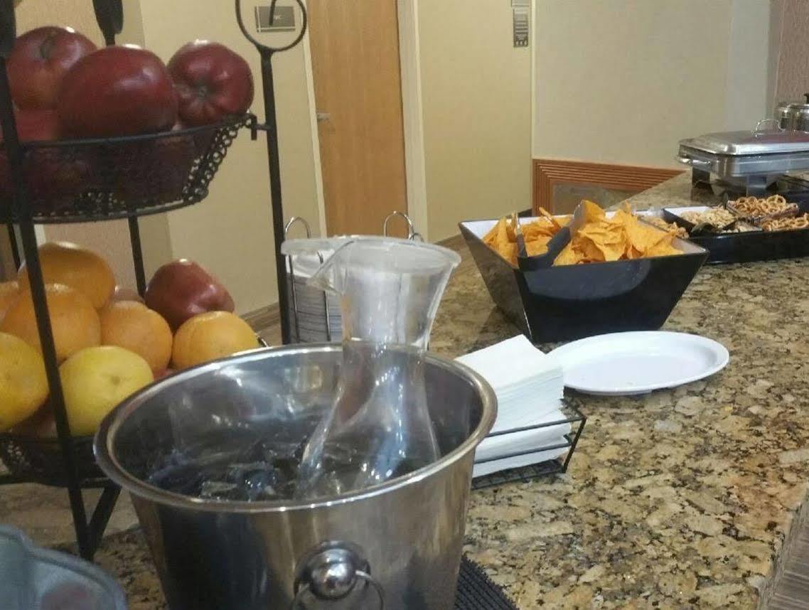 Best Western Plus Gateway Inn & Suites - Aurora Esterno foto